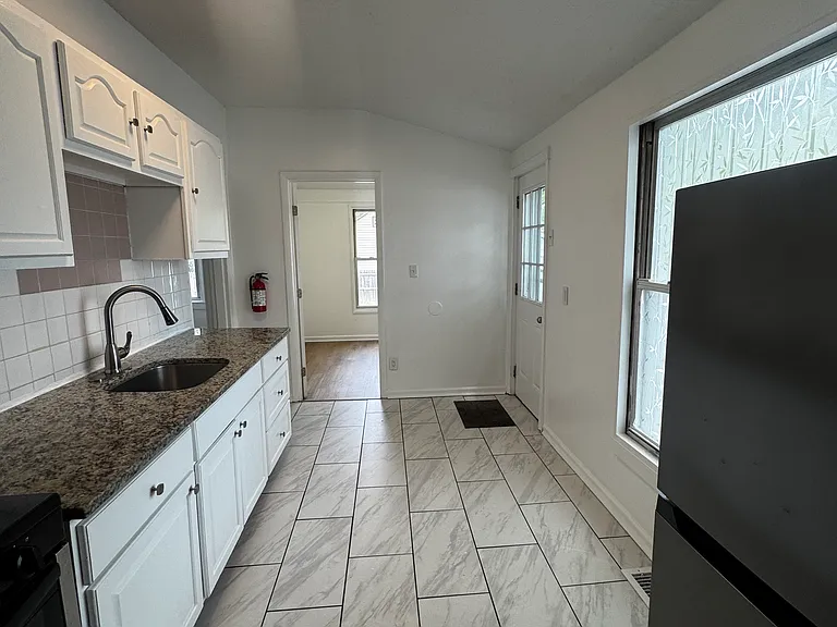 124 Field Ave — Photo 10