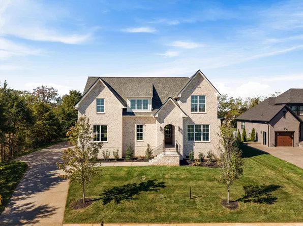 1010 Stone Creek Ln, Lebanon, TN 37087