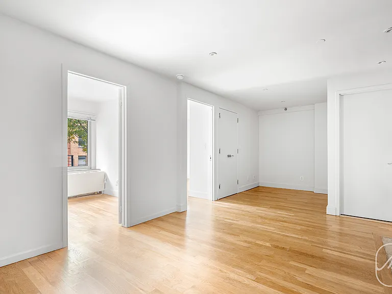 636 E 11th St #4G — Photo 1