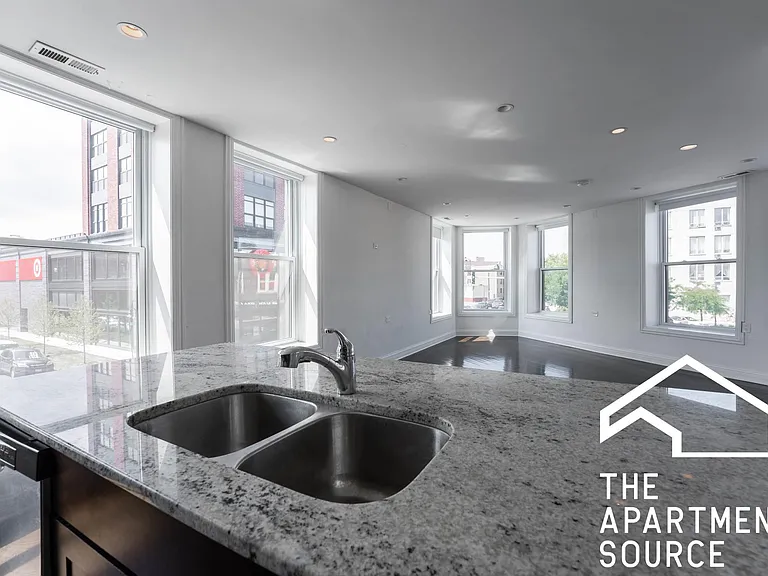 2450 N Milwaukee Ave #2F — Photo 36