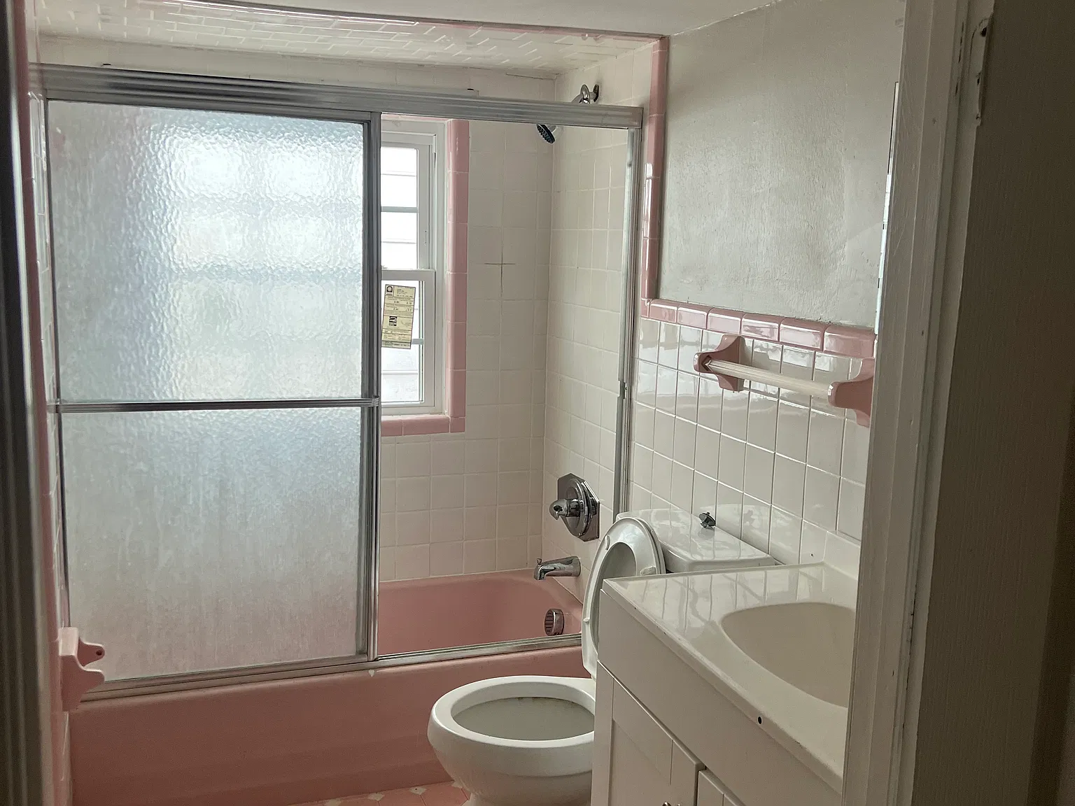 4 bed, 3400 sqft, $1,800 — Photo 3