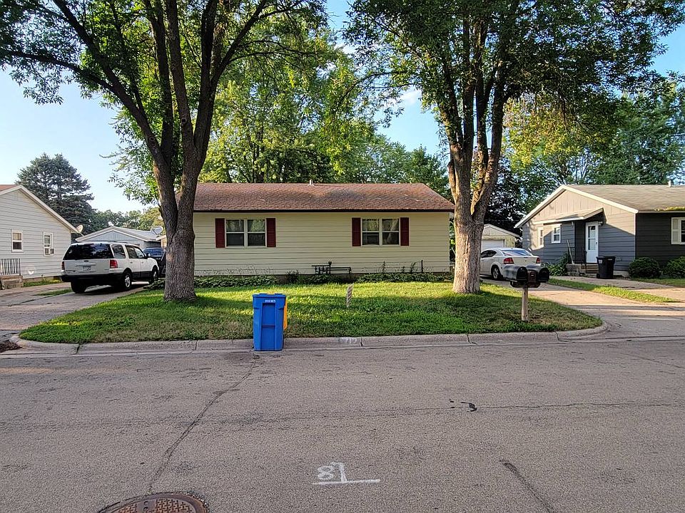 1st image of 722 15th St SE