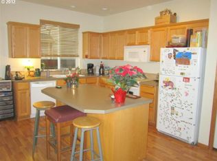 303 W Garfield St, Carlton, OR 97111