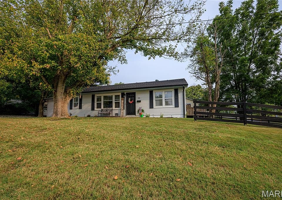 1st image of 806 Cecile Dr