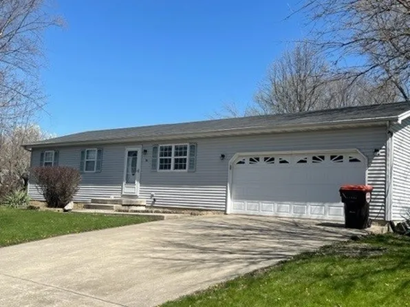 14 Holly Dr, Clinton, IL 61727