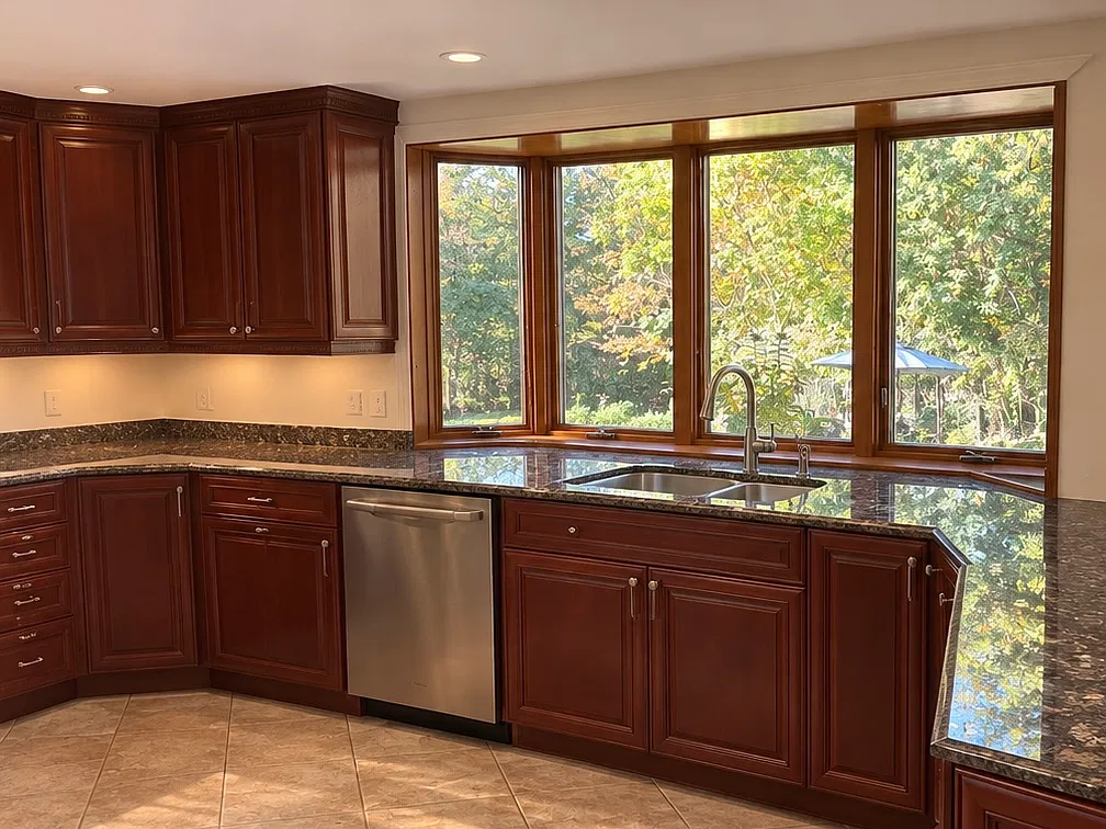 4 bed, 1.5 bath, 2100 sqft, $3,950 — Photo 2