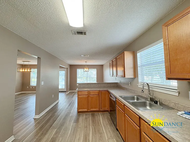215 Twin Lakes Ln — Photo 5