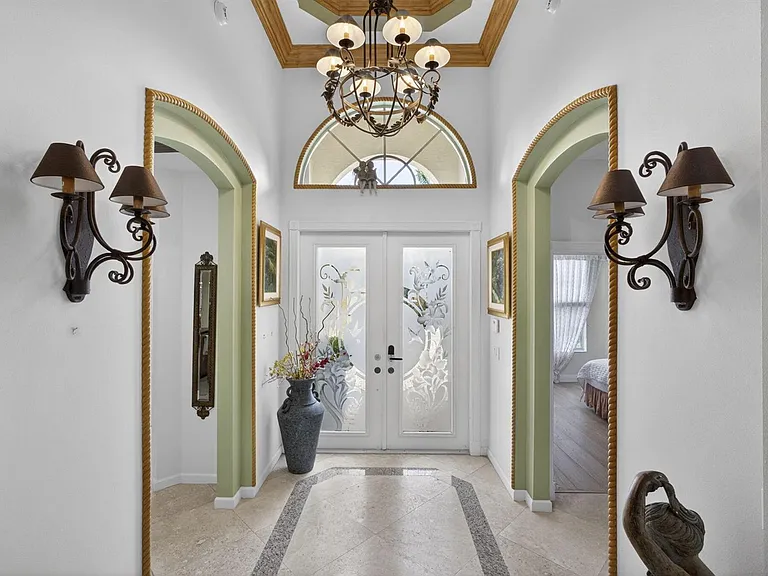 10880 Northgreen Dr — Photo 4