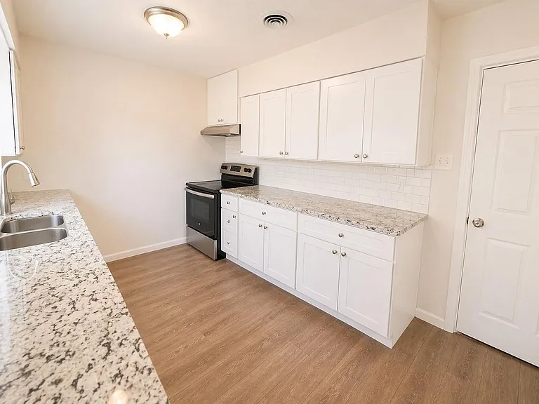 12318 Braewick Dr — Photo 3