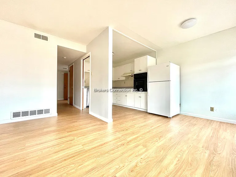 1649 12th Ave #8 — Photo 2