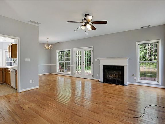 5th image of 2135 Berryhill Cir