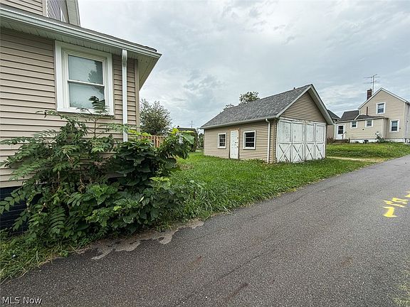 4th image of 1747 5th St SE