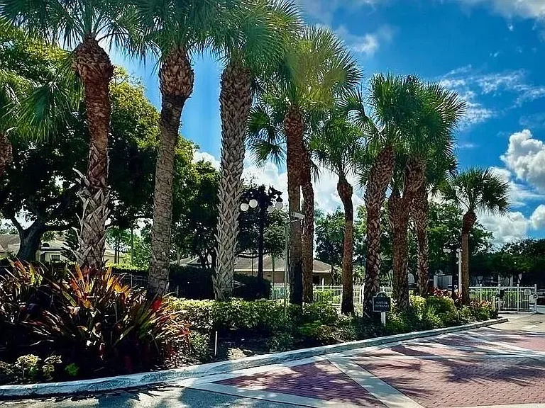 671 Cypress Lake Blvd #D21 — Photo 13
