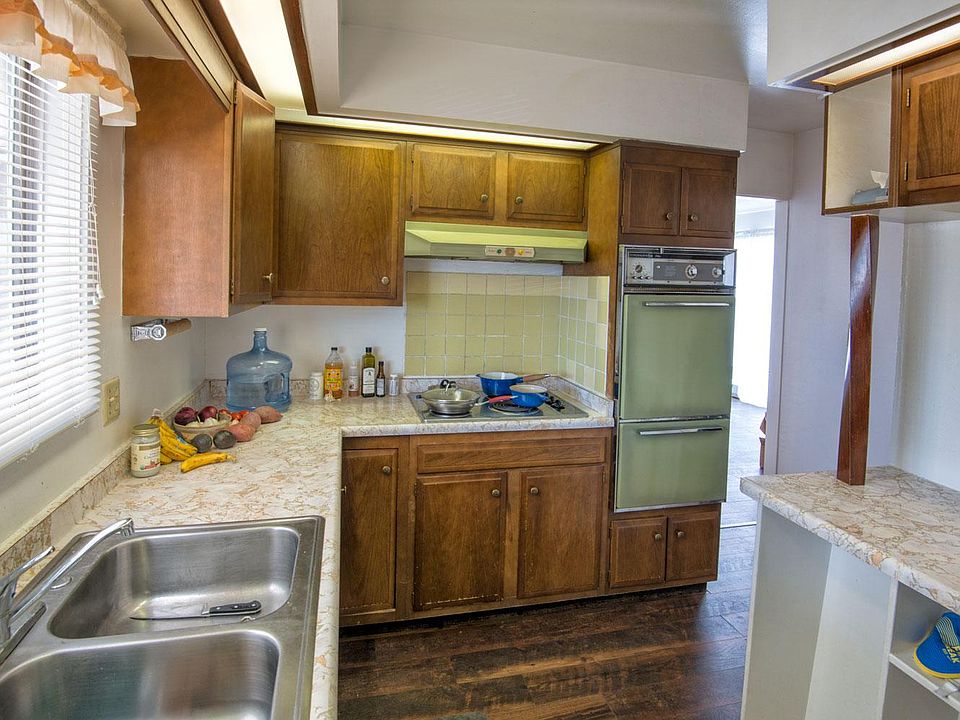 2nd image of 550 W Eighth St APT 3