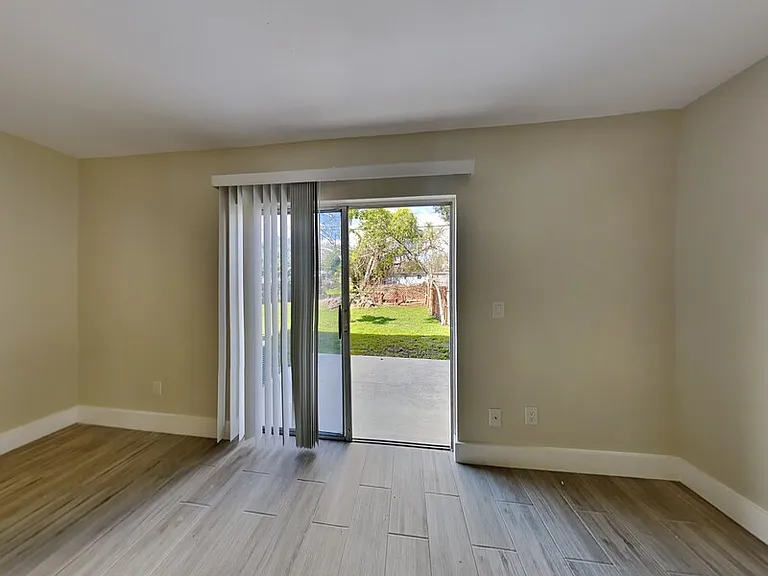 542 Verbena Ct — Photo 6