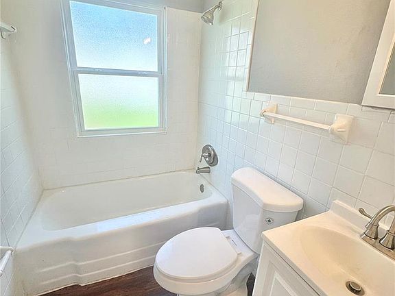 5th image of 614 Graf Ave
