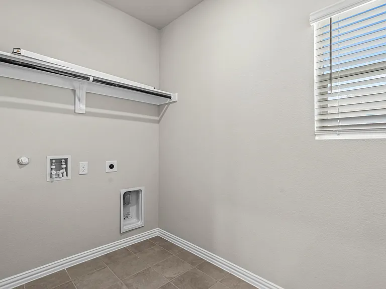 210 Monarch Way — Photo 7