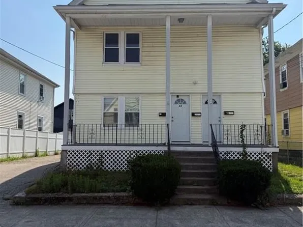43 Tweed St Floor 3, Pawtucket, RI 02861