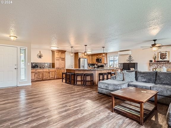 3rd image of 8405 NE 143rd Ave