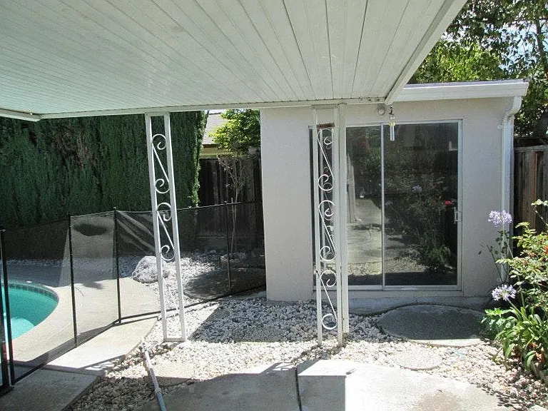 1288 Collins Ln — Photo 12