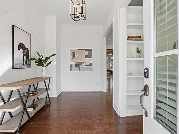 3rd image of 1010 Crossvine Rd