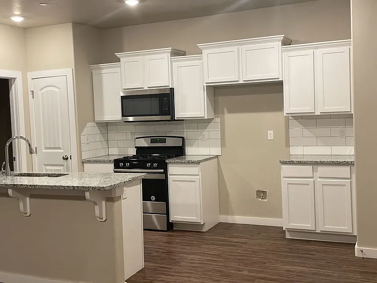 5212 Oakwood Villa Ct — Photo 2