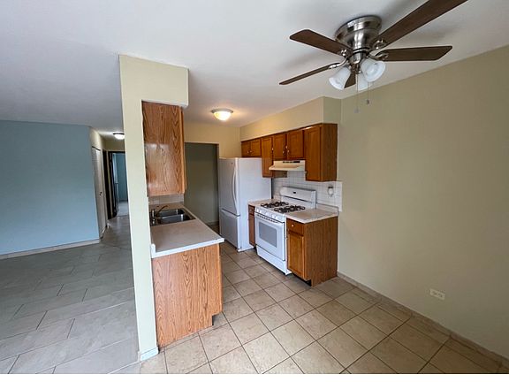 2nd image of 175 Pickwick Dr #A