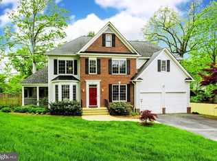 8111 Idylwood Rd, Dunn Loring, VA 22027