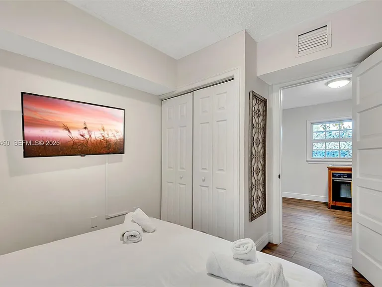 1826 NW South River Dr — Photo 28