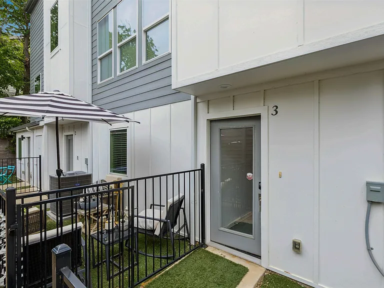 5647 Live Oak St #101 — Photo 37