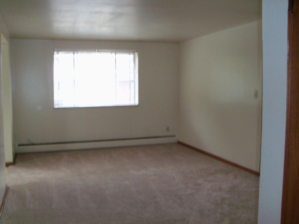 Spacious living room