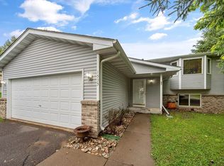 1535 Carriage Ln S, Cambridge, MN 55008