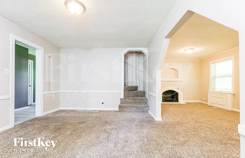 4 bed, 1.5 bath, 1958 sqft, $2,100 — Photo 4