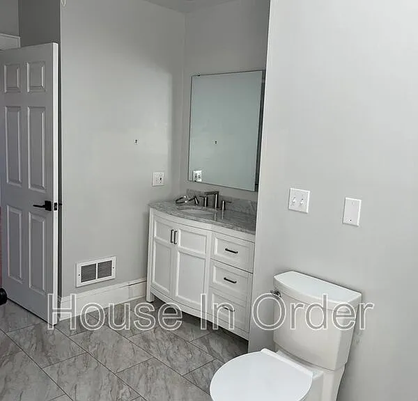 127 W Chestnut St — Photo 6