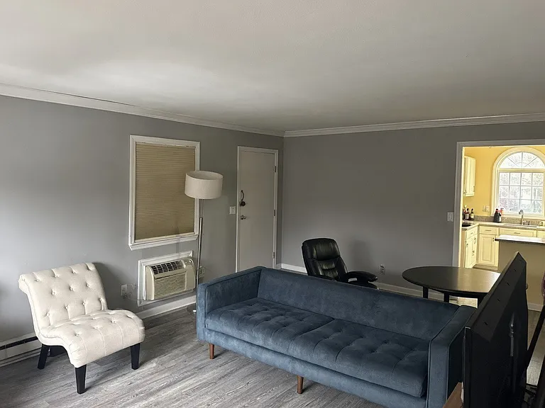 525 Fox Run Ln — Photo 3