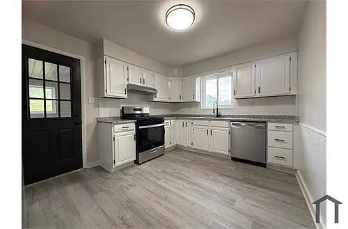 302 2nd St Photo 1