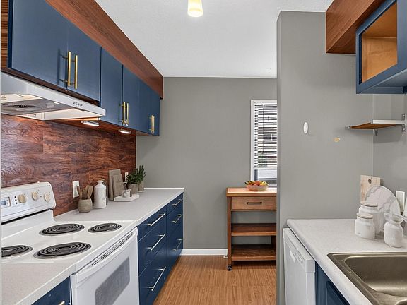 5th image of 915 40th St NW