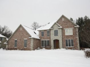 5724 W Forestwood Dr, Peoria, IL 61615
