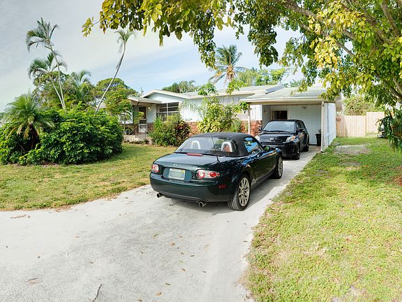 2nd image of 6521 SE Clairmont Pl