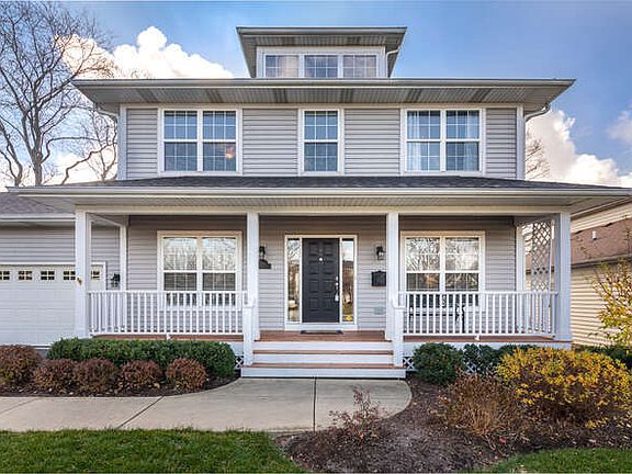 2nd image of 702 Parkway Dr
