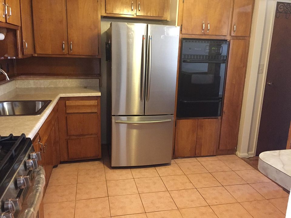 1st image of 1114 E 82nd St