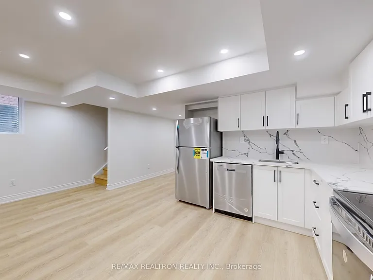 19 Macpherson St #BASEMENT — Photo 4