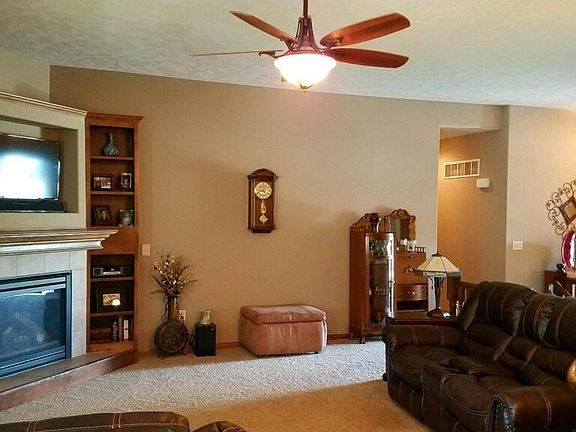 3rd image of 1102 Barberry Dr