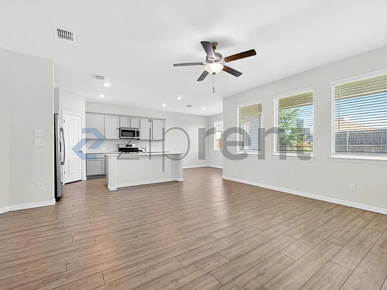 2130 Clarion Dr — Photo 15