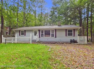 142 Chippewa Dr, Pocono Lake, PA 18347