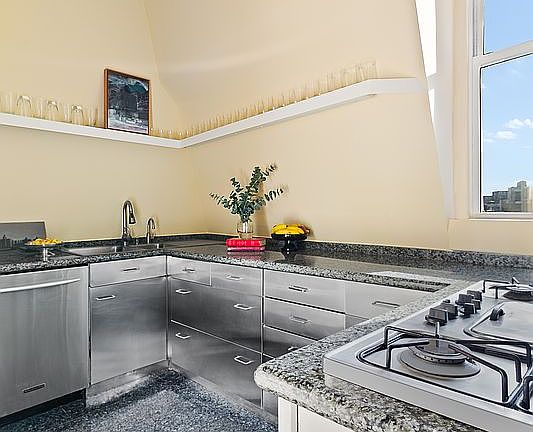 4th image of 55 Liberty St Floor 32