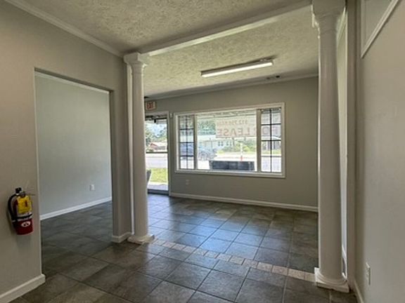 5th image of 10634 Ford Ave