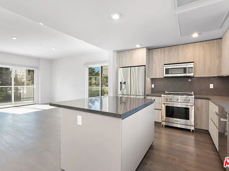 849 N Alta Vista Blvd — Photo 8