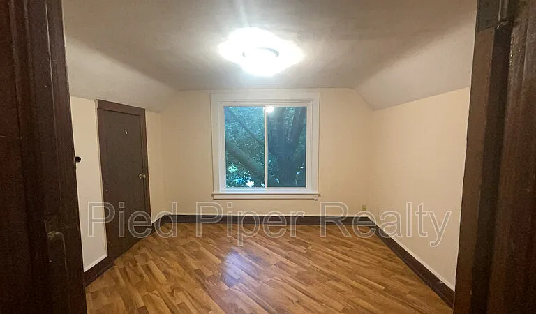 1015 S Columbia Ave — Photo 8