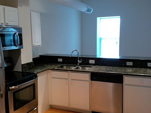 4th image of 221 Glen St APT 204